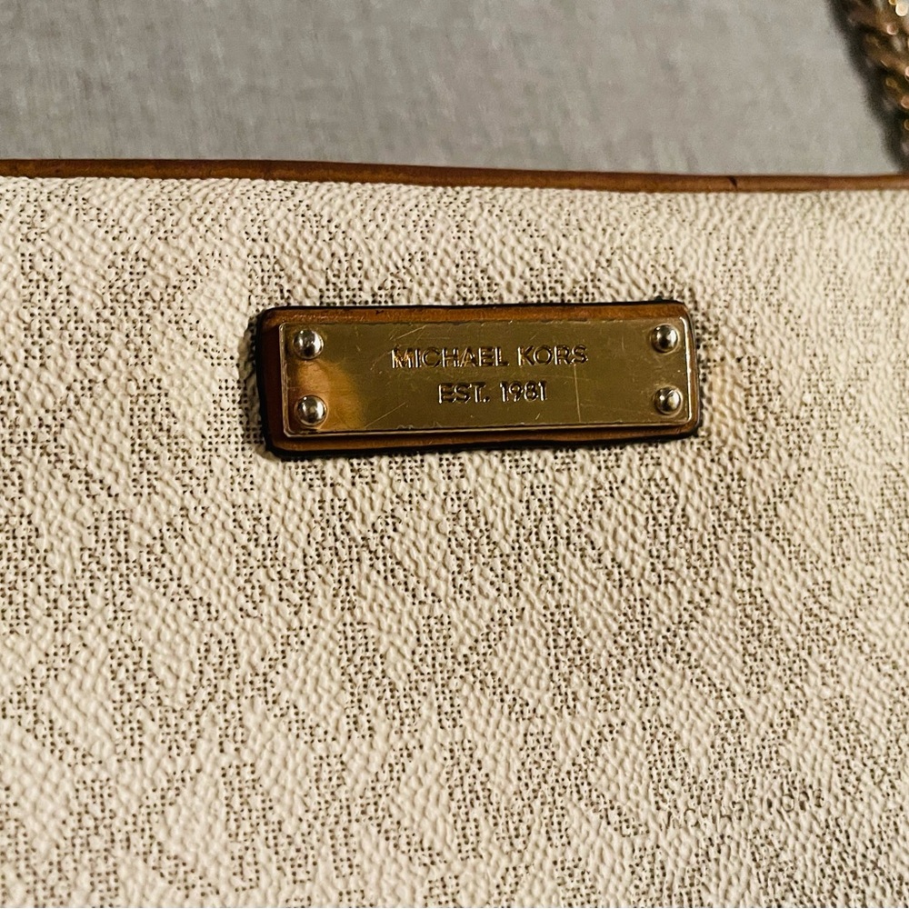Michael Kors Jet Set Crossbody (USED/Fair) - Picture 9 of 15
